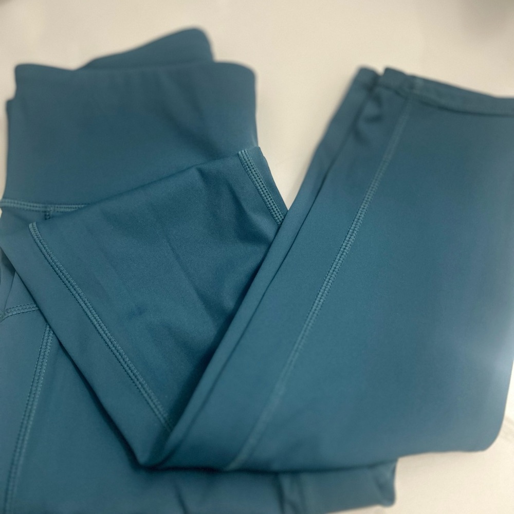 Vuori High-Waist Leggings in Teal Blue - Picture 3 of 11